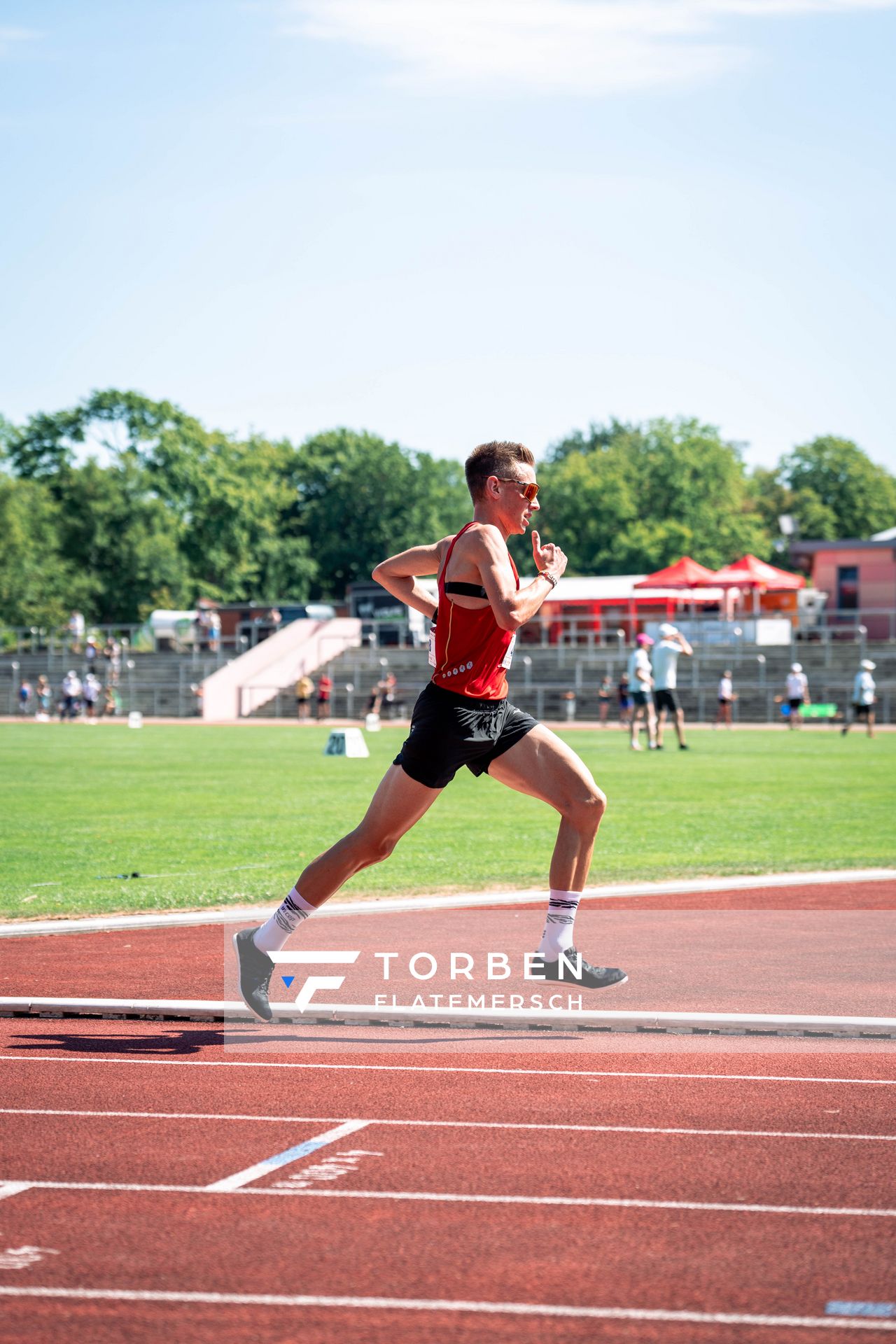 Nicolai Riechers (Braunschweiger Laufclub) ueber 5000m, am 03.07.2022 waehrend den NLV+BLV Leichtathletik-Landesmeisterschaften im Jahnstadion in Goettingen (Tag 1)